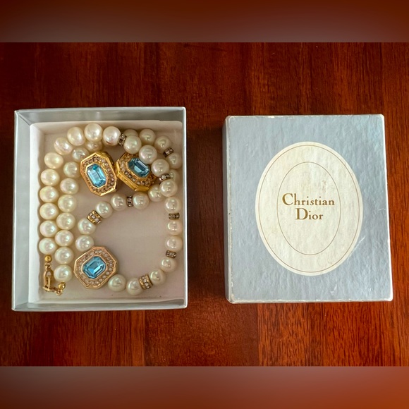 Vintage Christian Dior necklace and earring set with box - Picture 2 of 10